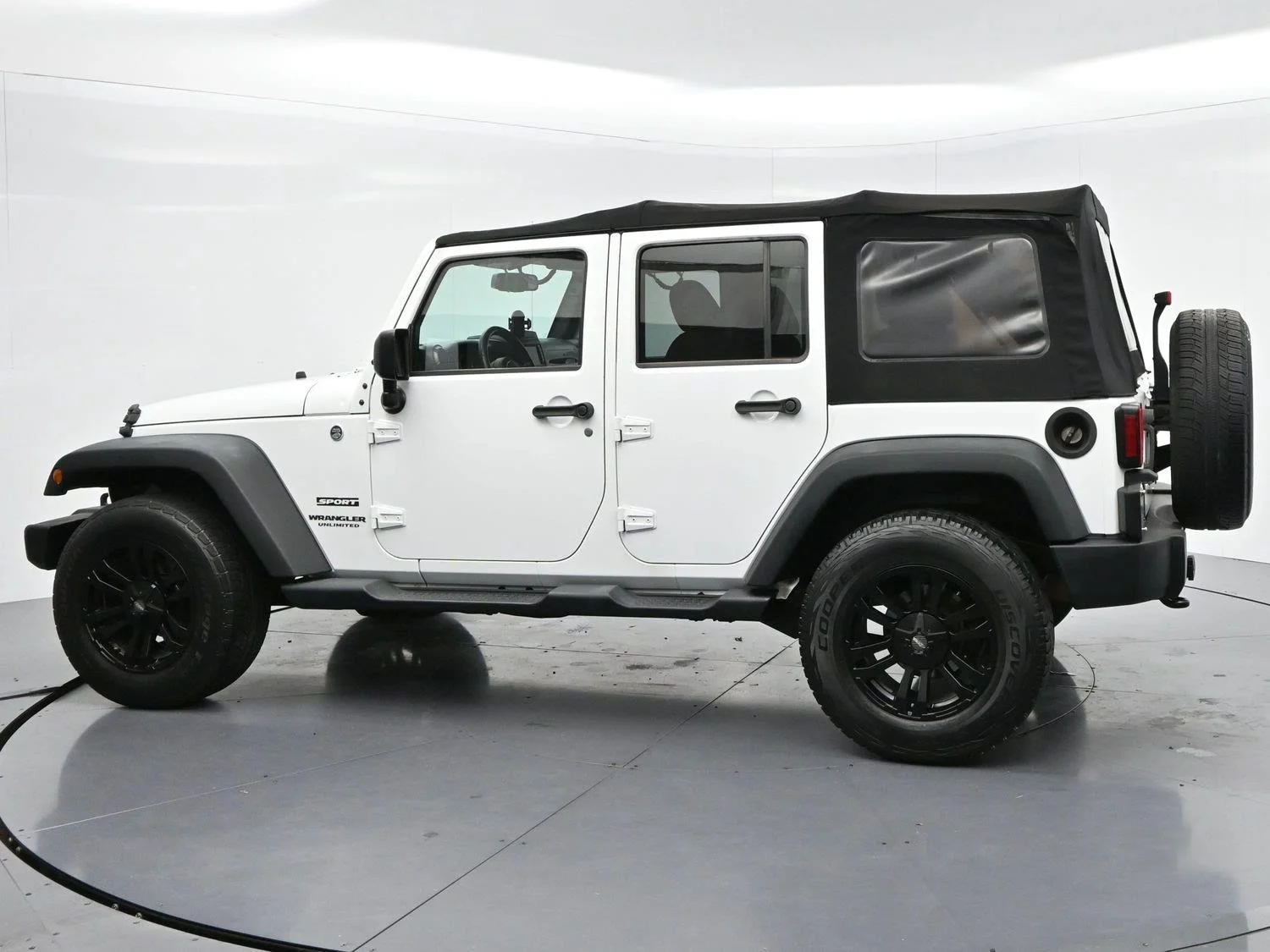 Used 2015 Bright White Clearcoat Jeep Sport image 5