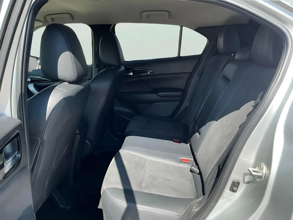 Used 2022  Mitsubishi SE image 30