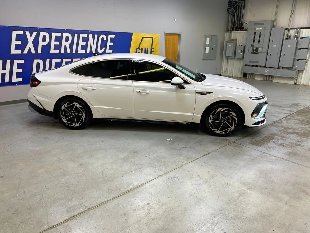 Used 2026 White Hyundai SEL Sport image 8