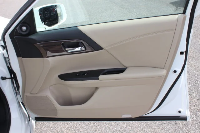 Used 2017 White Honda Touring image 31
