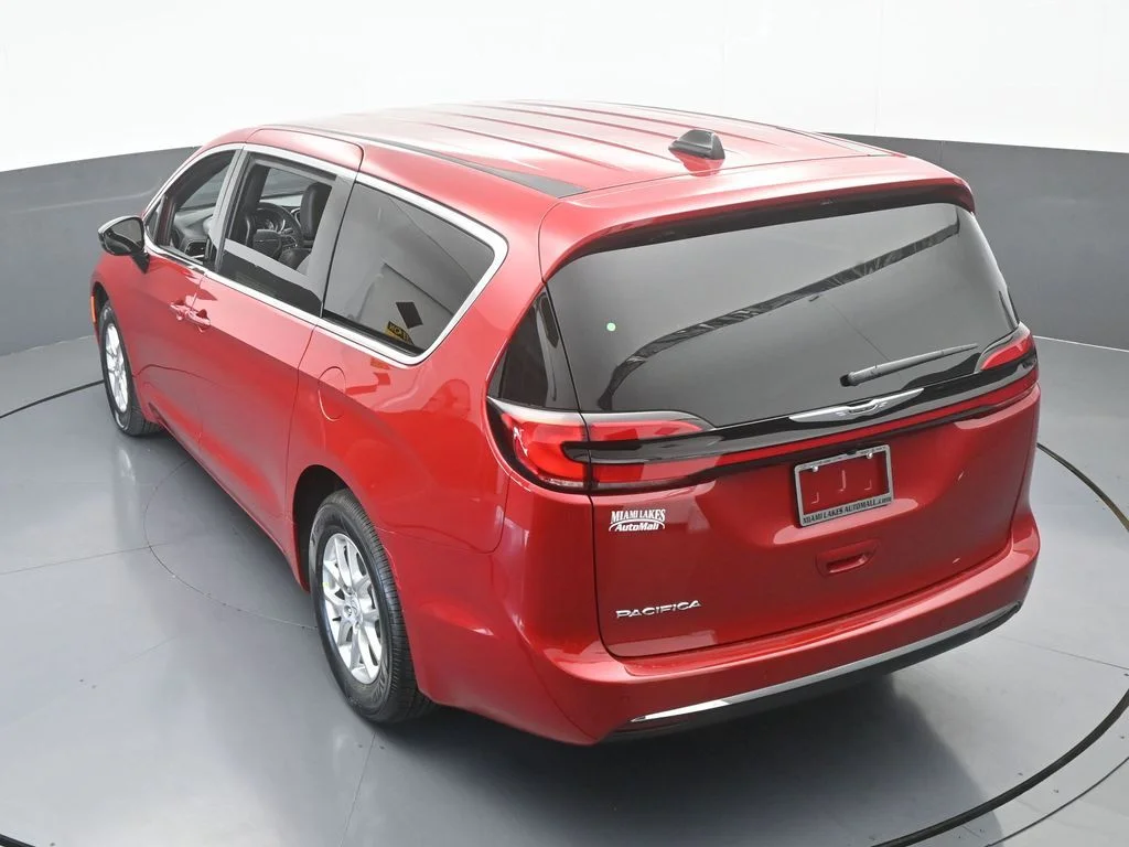 New 2026 Red Hot Pearl-Coat Exterior Paint Chrysler Select image 46