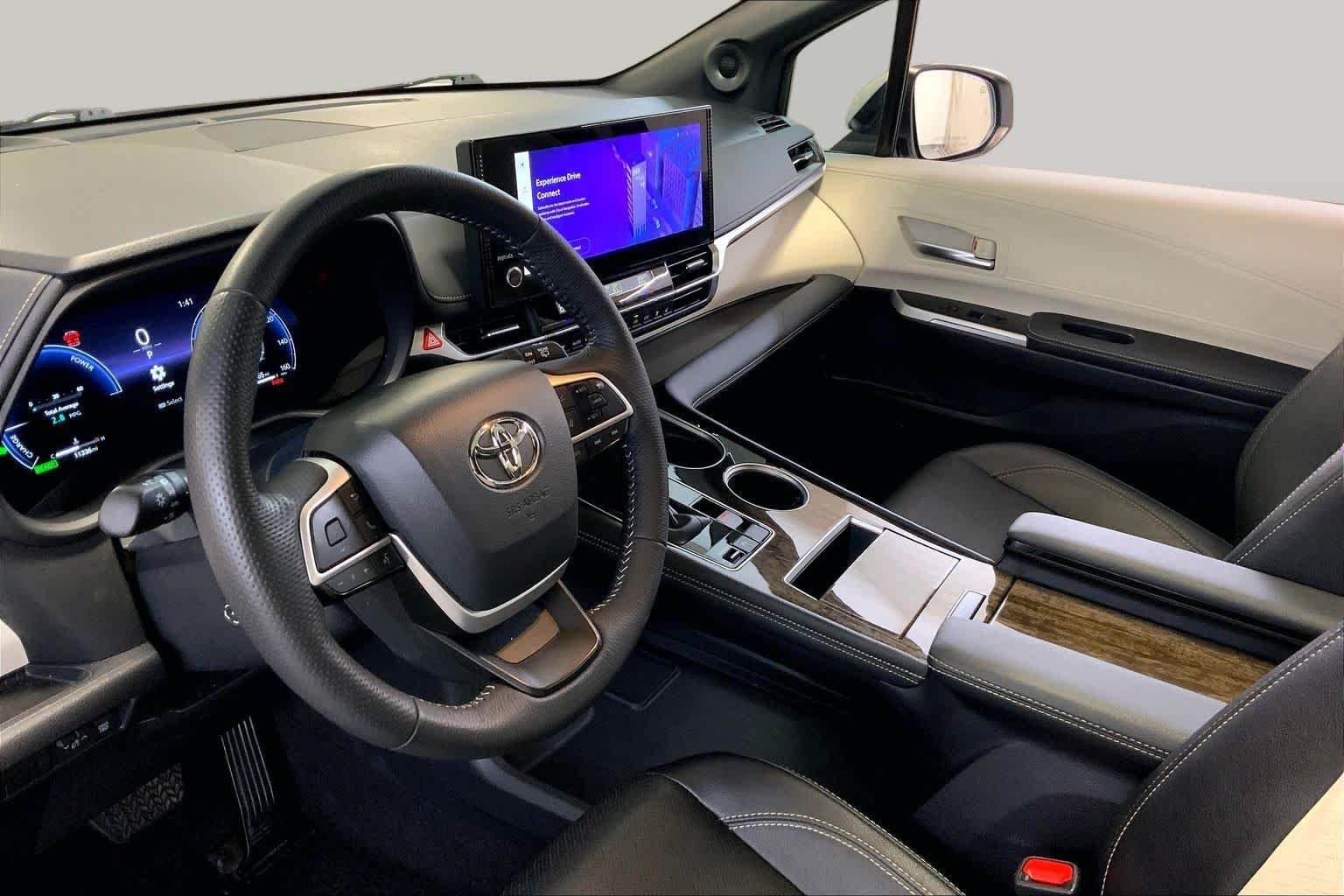 Used 2025 Wind Chill Pearl Toyota Platinum image 17