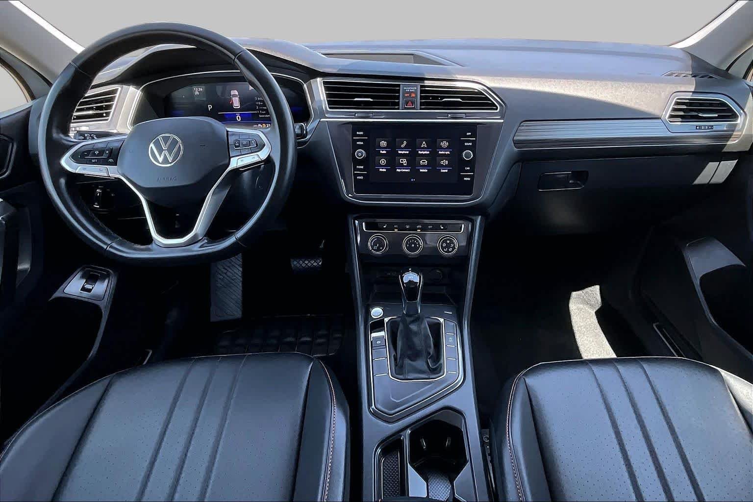 Used 2024 Pure White Volkswagen SE image 14