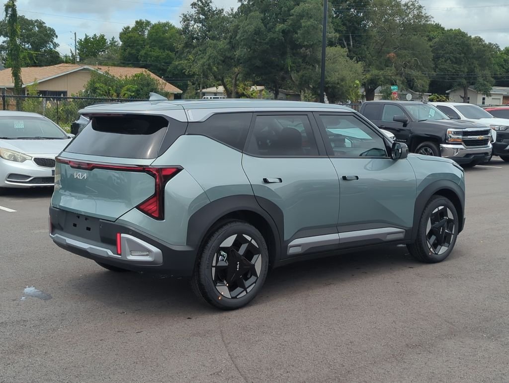 New 2027 Iceberg Green Kia S image 7
