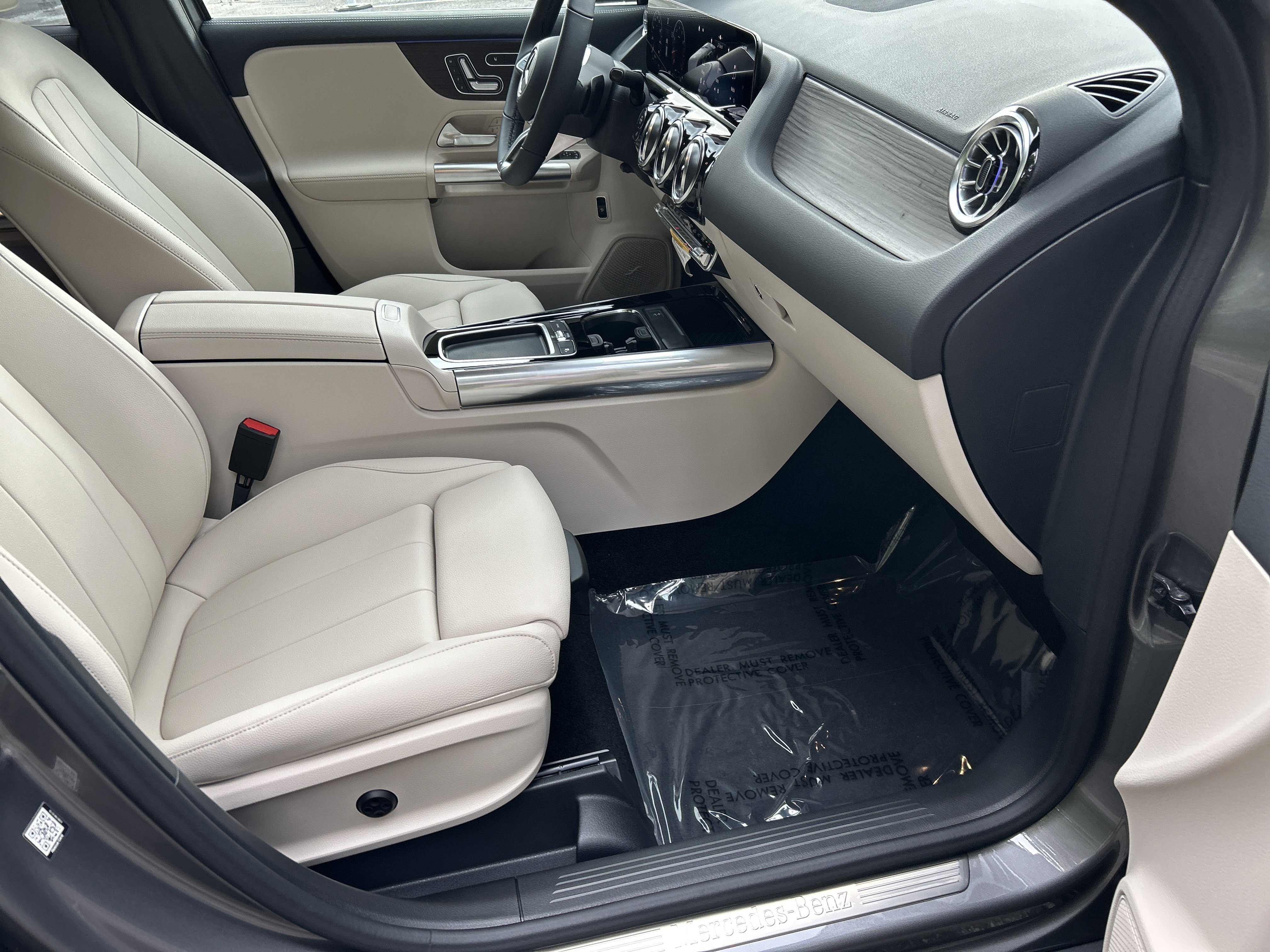 New 2026 Mountain Grey Metallic Mercedes-Benz GLA 250 SUV image 43