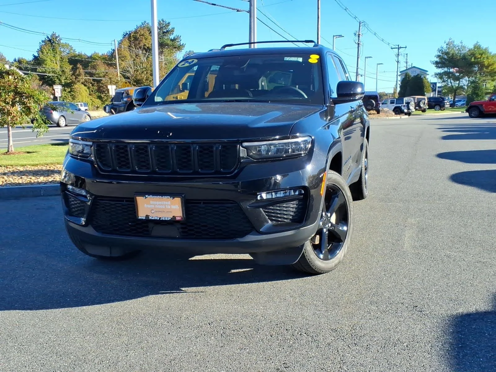 Certified Used 2024 Diamond Black Crystal Pearlcoat Jeep Limited image 2