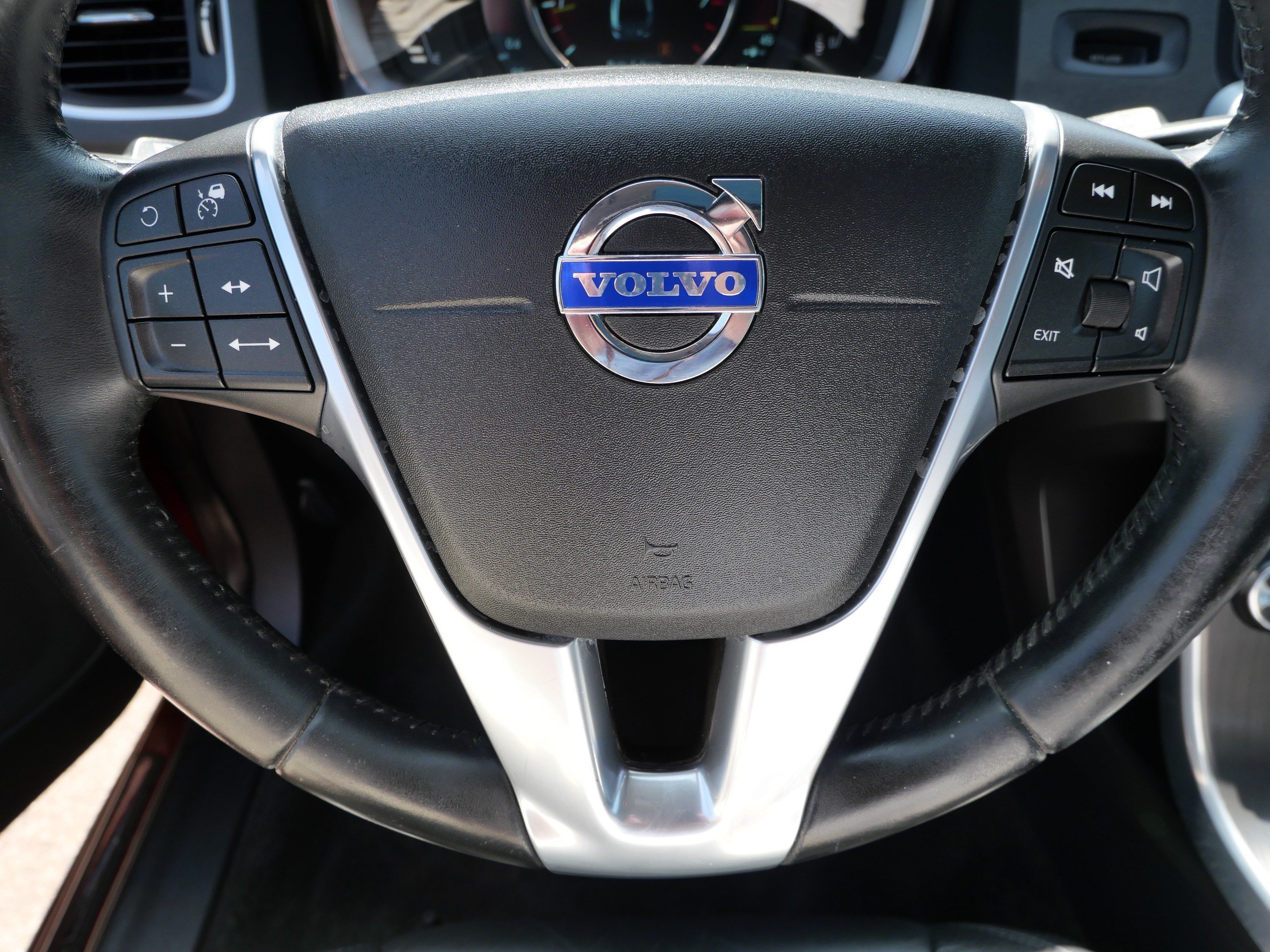 Used 2014 Red Volvo T5 image 25