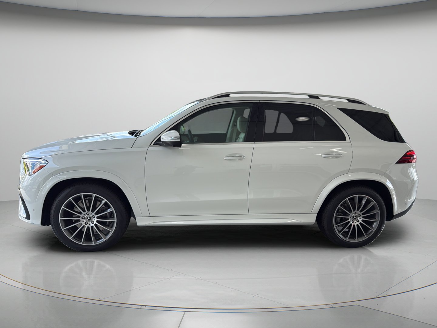 New 2026 Polar White Mercedes-Benz GLE 450 image 2