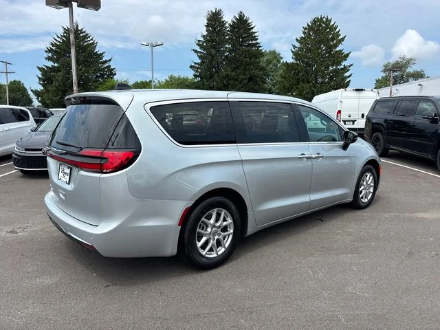 Used 2024 Silver Chrysler Touring L image 31