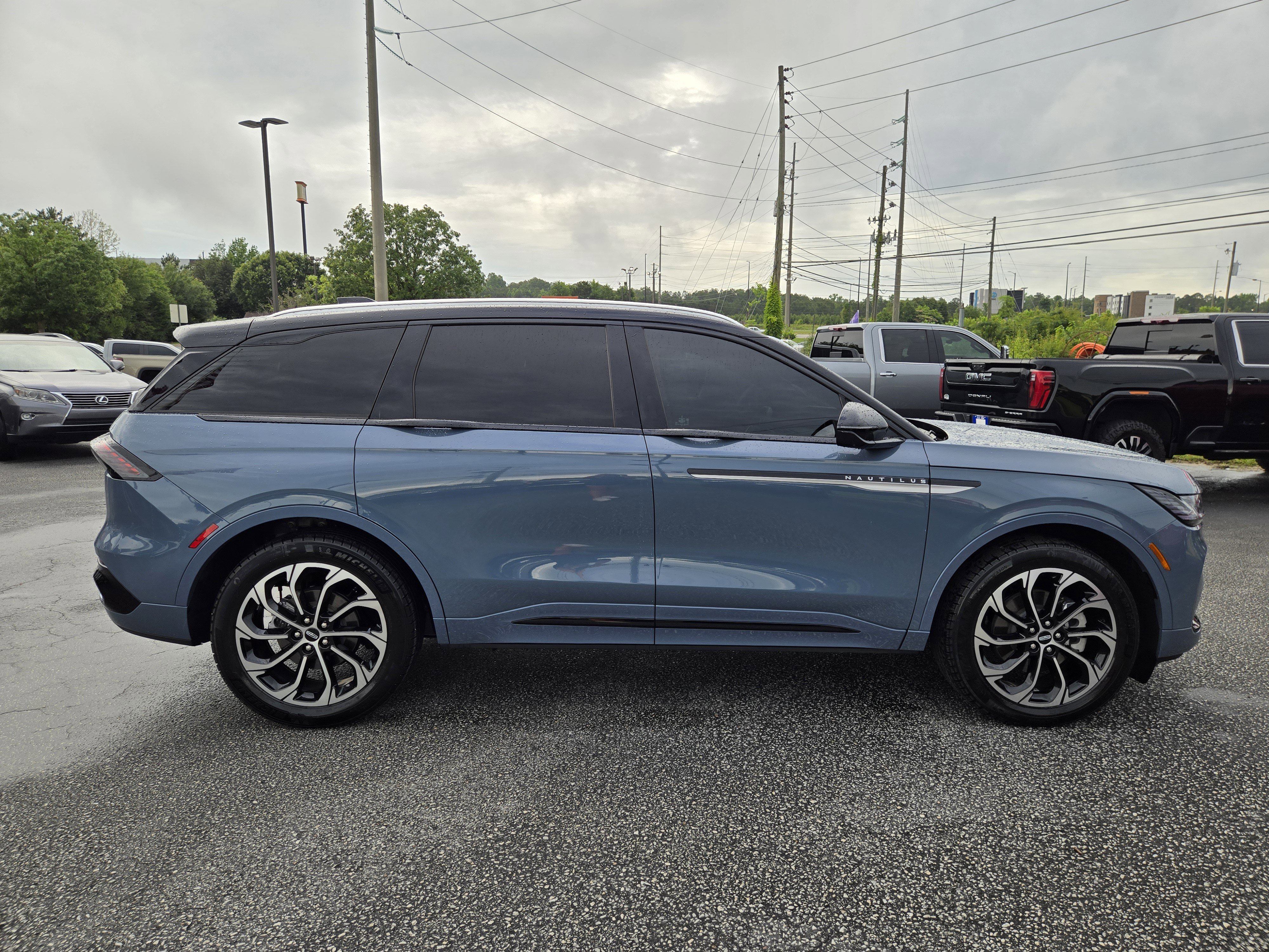 Used 2026 Blue Metallic Lincoln Reserve image 7
