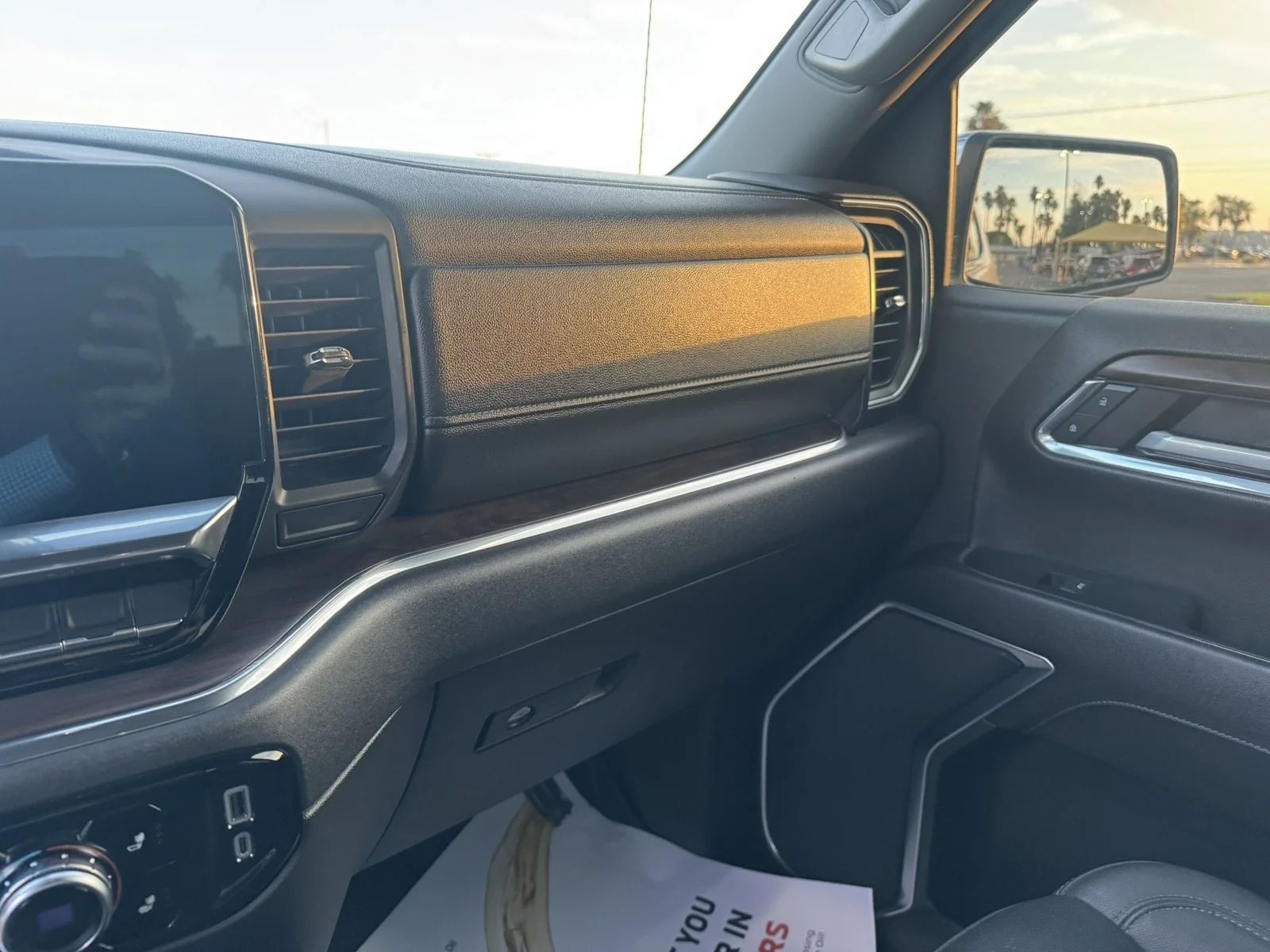 Used 2024 WHITE GMC SLT image 19
