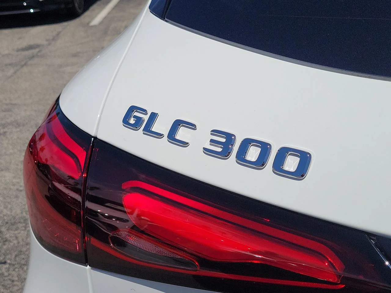 New 2027 Polar White Mercedes-Benz GLC 300 image 7