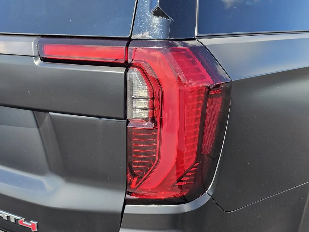 Used 2025 Onyx Black GMC AT4 Ultimate image 10
