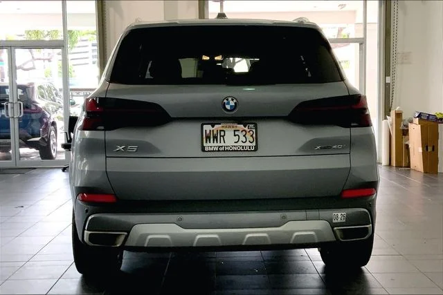 Used 2024 Skyscraper Grey Metallic BMW xDrive40i image 4
