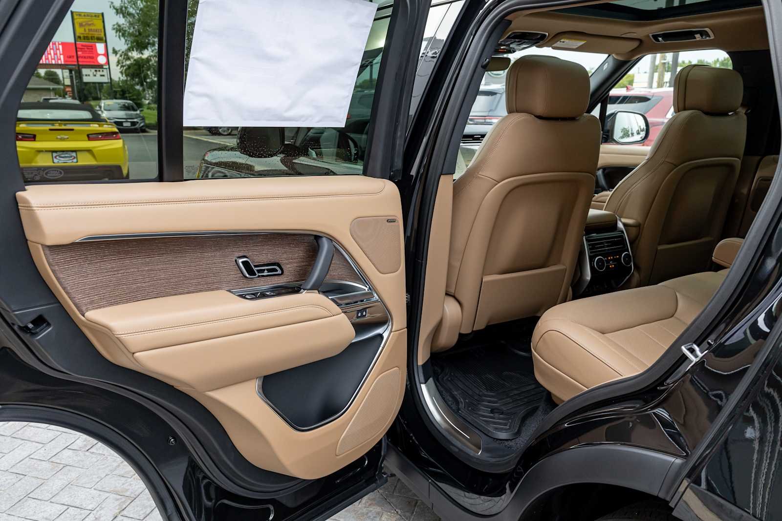 New 2027 Santorini Black Land Rover SE image 29