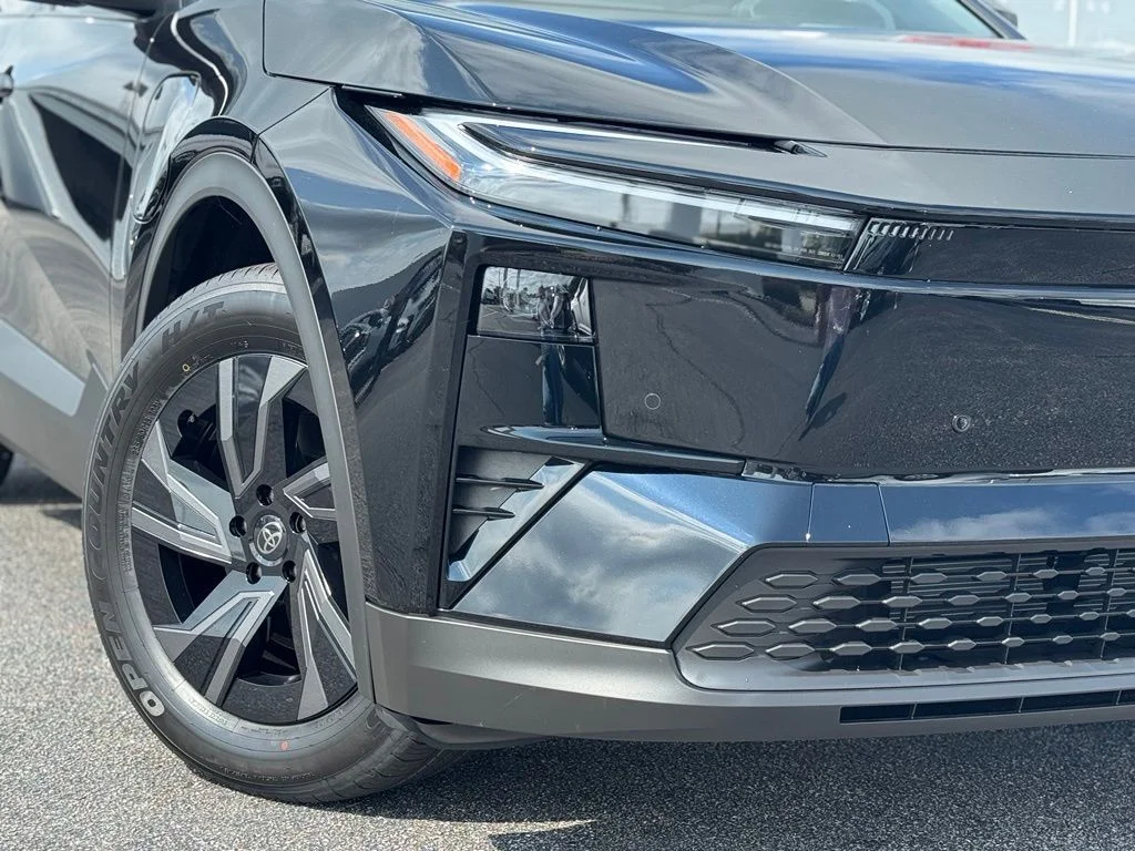 New 2026 Midnight Black Metallic Toyota SE image 3
