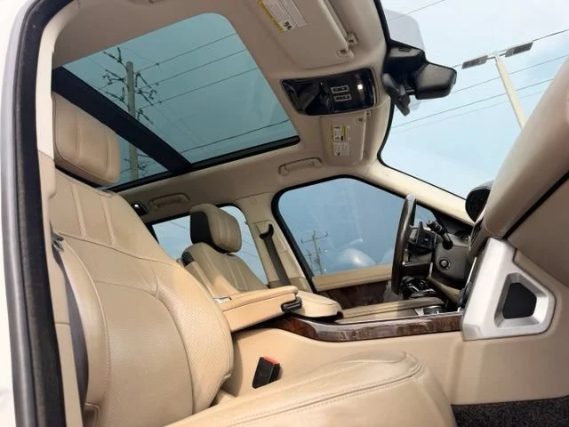Used 2018 White Land Rover HSE image 10