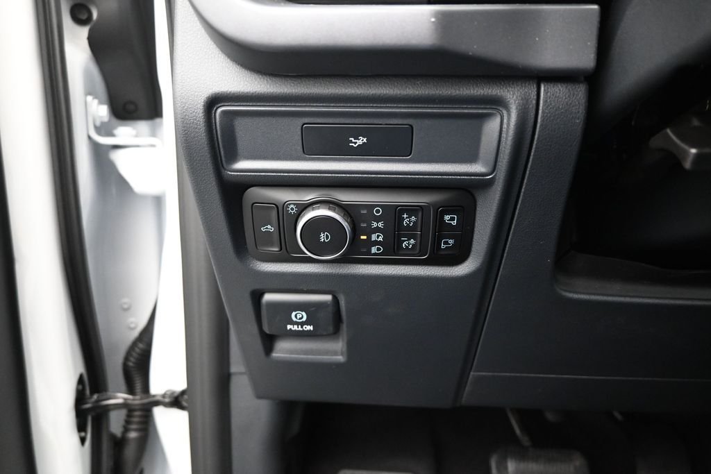 New 2026 Oxford White Ford XLT image 12