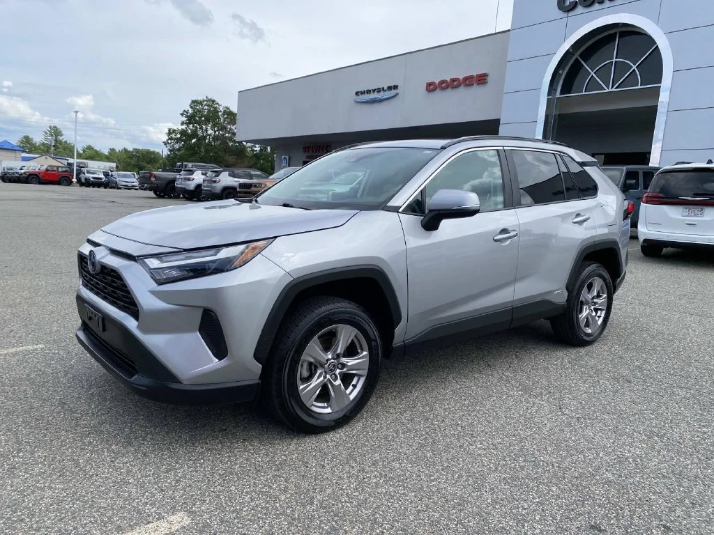 Used 2023 Silver Toyota XLE image 10
