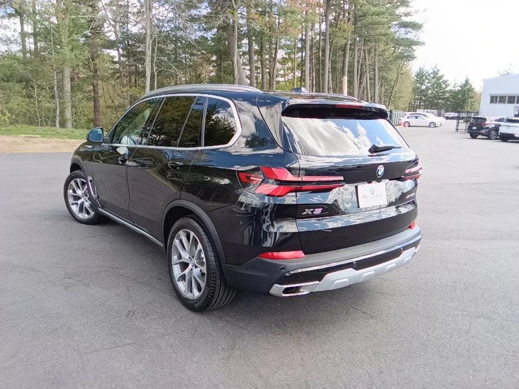 Certified Used 2025 Black Sapphire Metallic BMW xDrive40i image 5