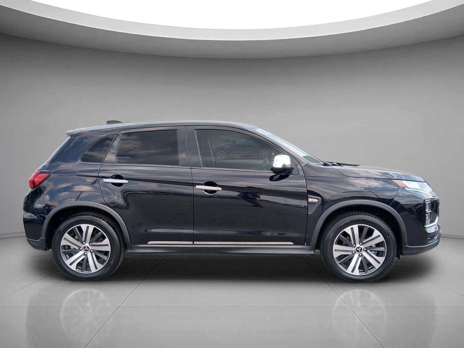 Used 2022 Labrador Black Pearl Mitsubishi LE image 4