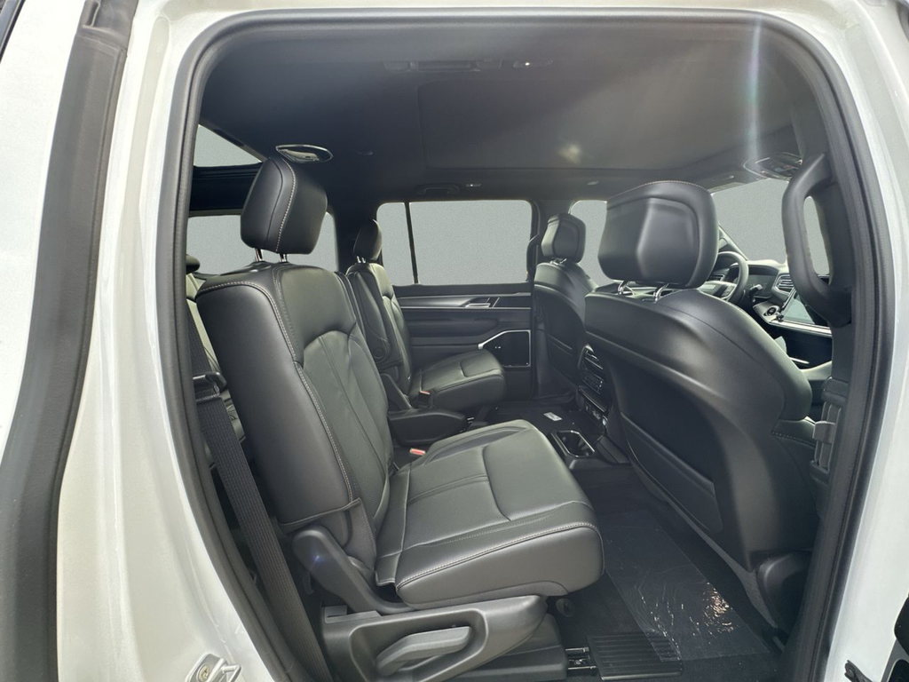 New 2026 Bright White Clearcoat Jeep  image 34