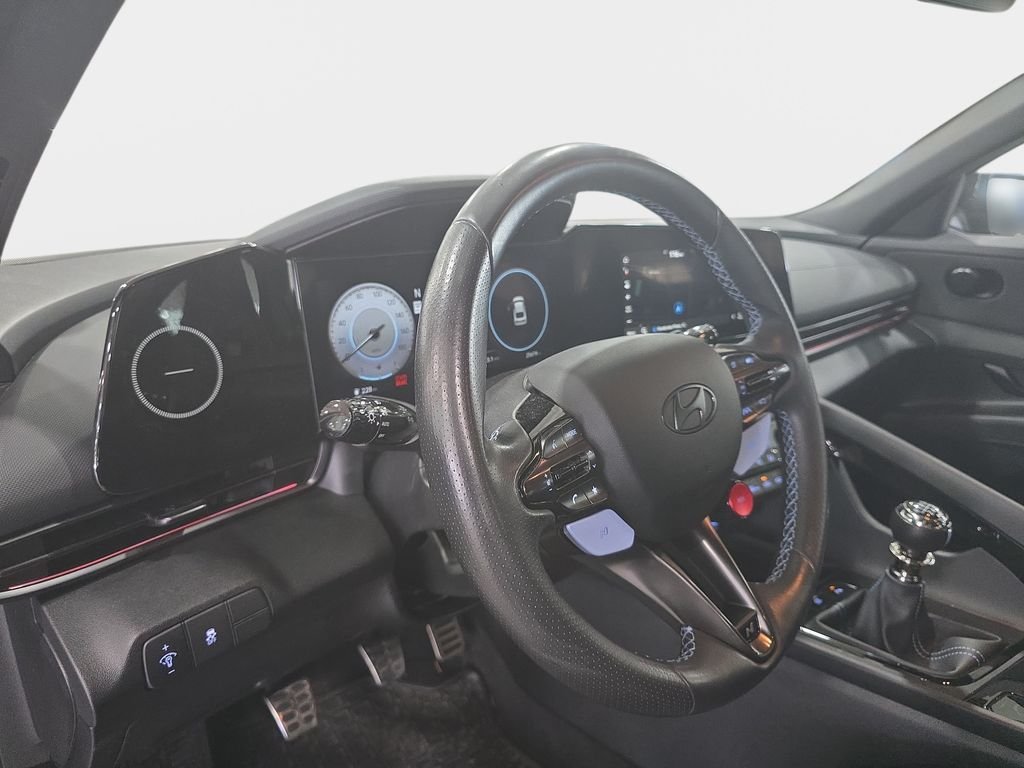 Used 2025 Cyber Gray Hyundai Base image 18