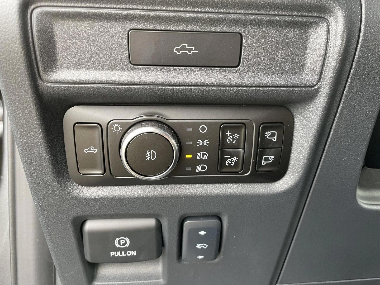 New 2026 Carbonized Gray Metallic Ford Tremor image 16