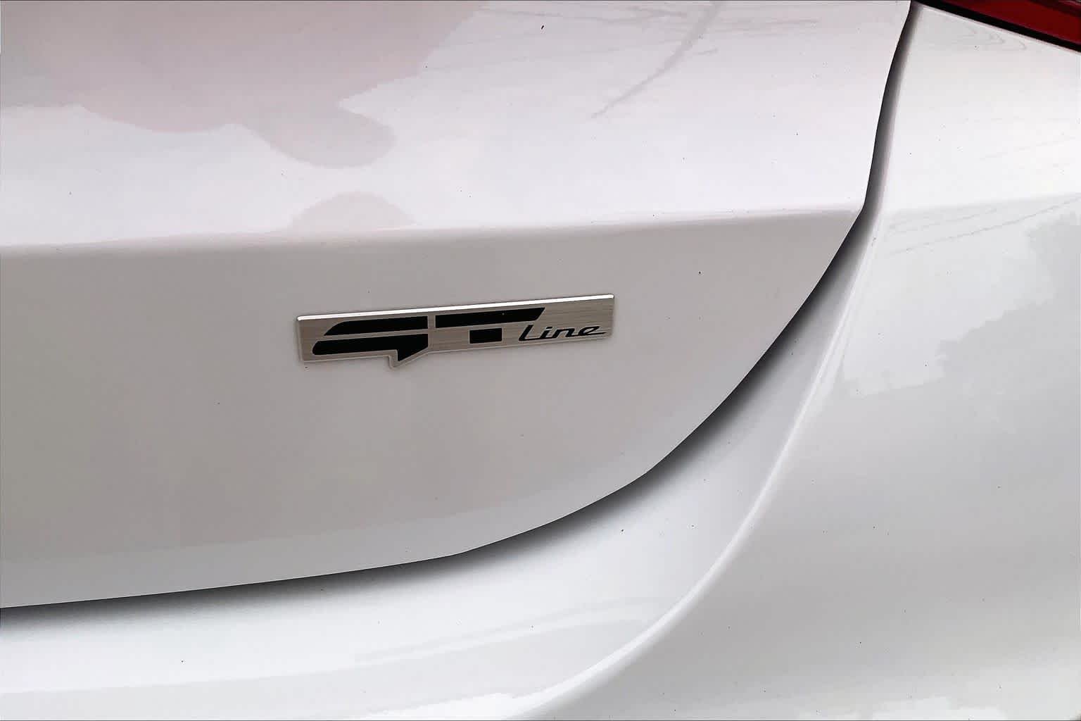 Used 2023 Glacial White Pearl Kia GT-Line image 9