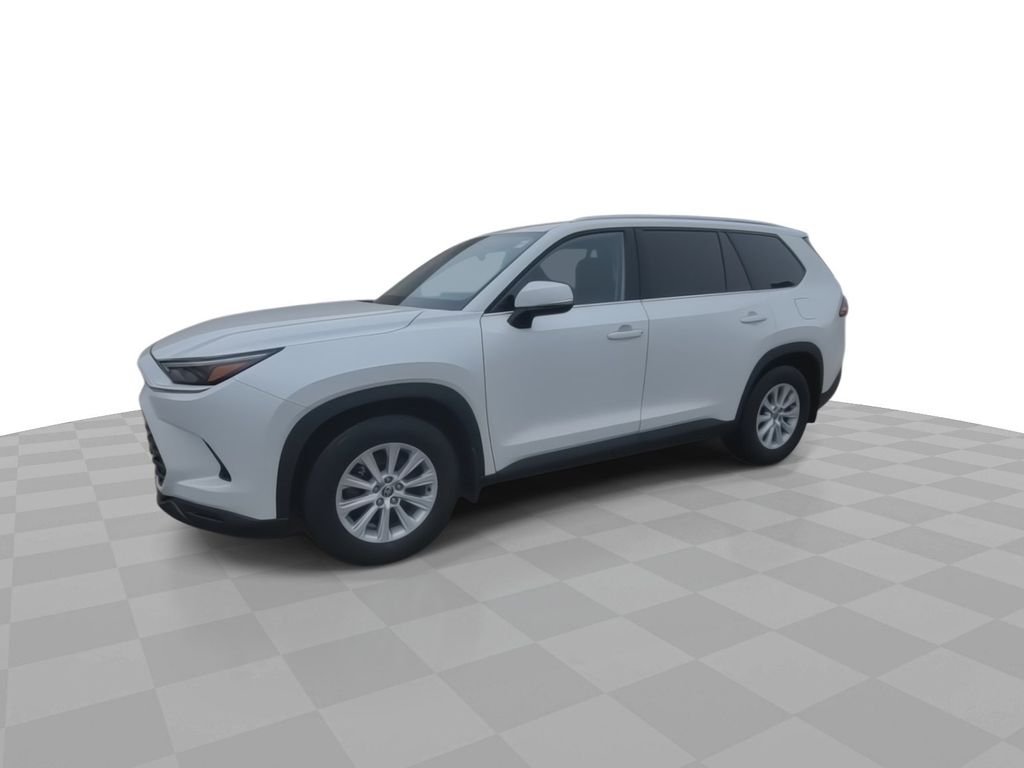 Used 2024  Toyota XLE image 5