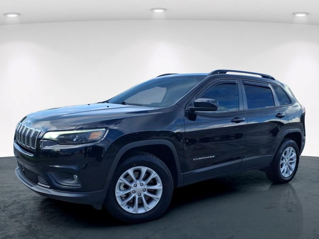 Used 2022 Black Jeep Latitude Lux image 2
