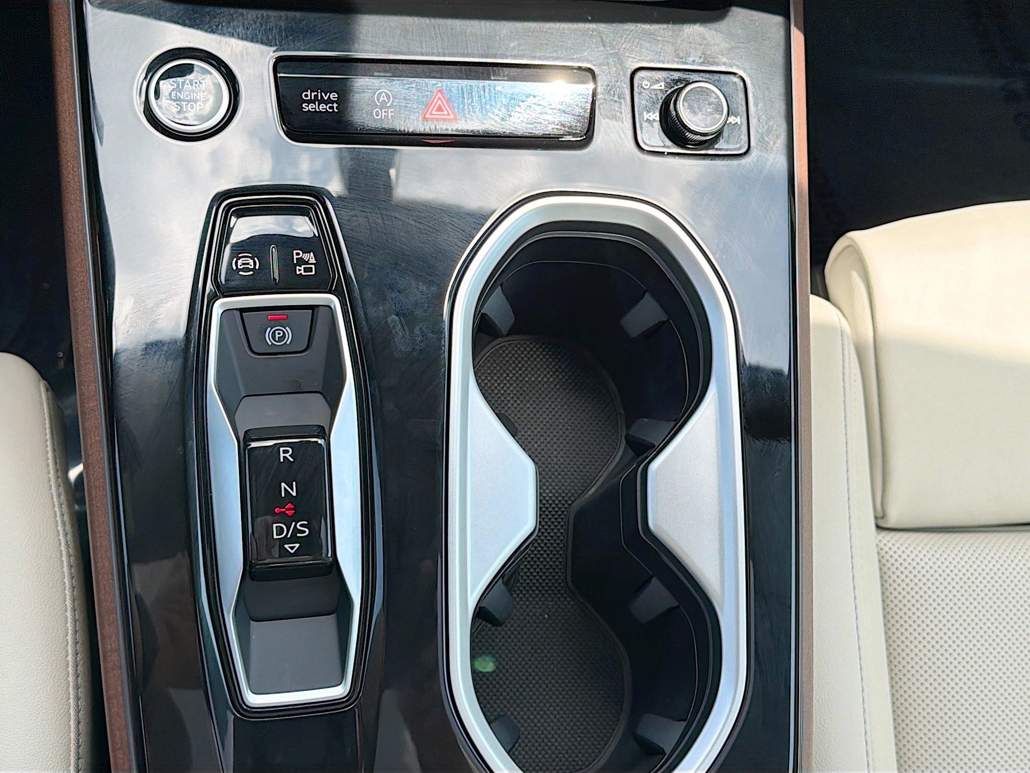 New 2026 Glacier White Metallic Audi Premium image 27