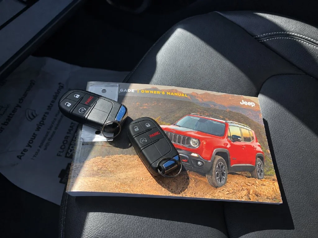 Used 2023 White Jeep Limited image 1