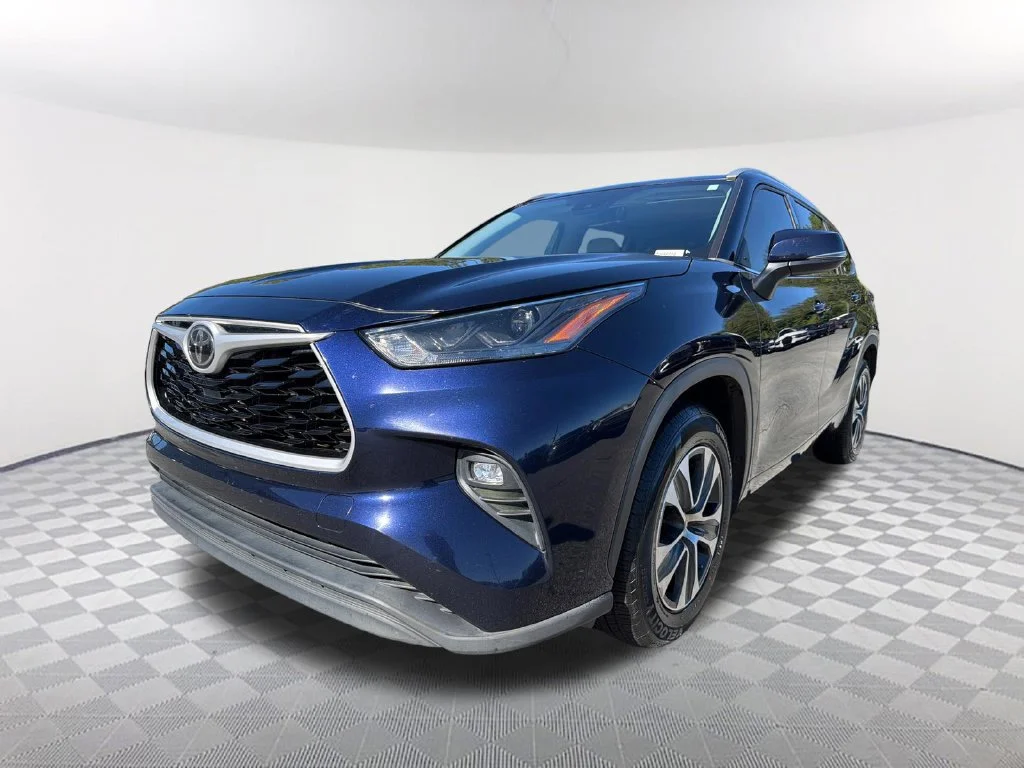 Used 2022 Blue Toyota XLE image 1