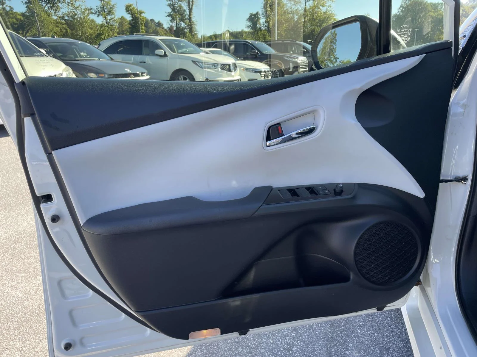 Used 2019 Blizzard Pearl Toyota LE image 5