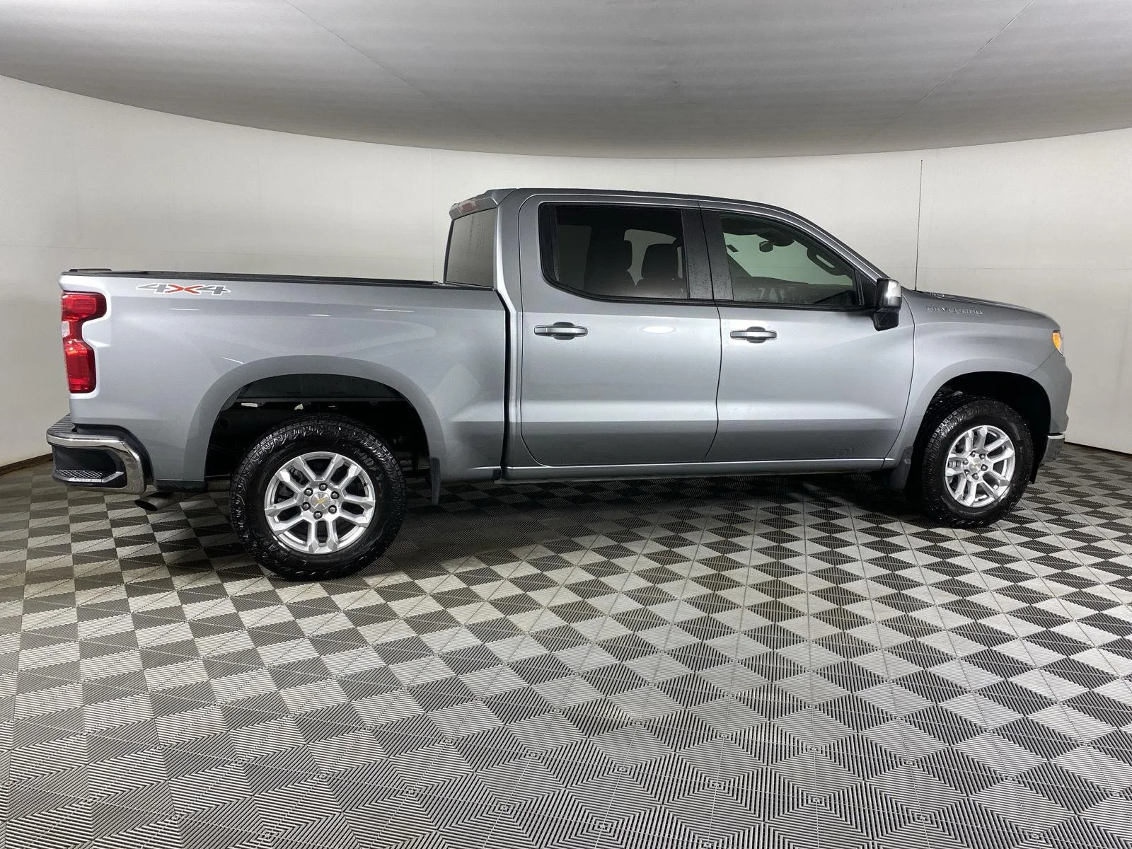 Used 2026 Sterling Gray Metallic Chevrolet LT (2FL) image 8