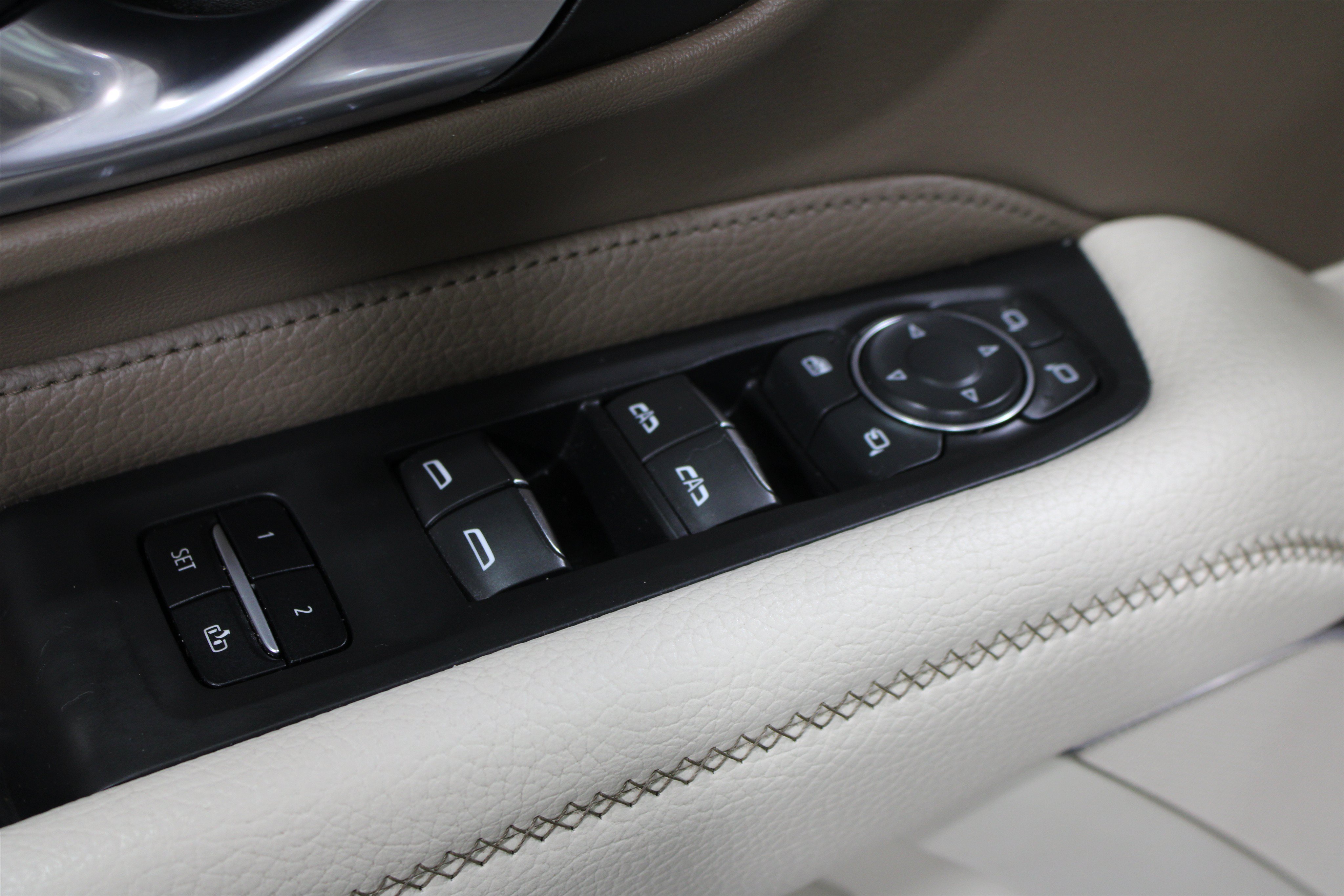 Used 2023 Pearl Beige Metallic GMC Denali image 7