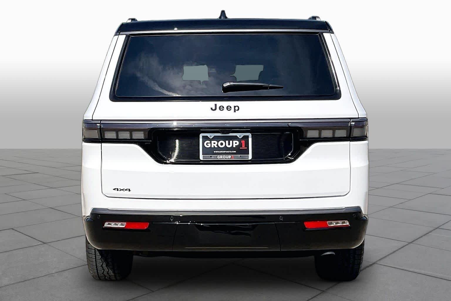 New 2026 Bright White Clear-Coat Exterior Paint Jeep Upland image 4