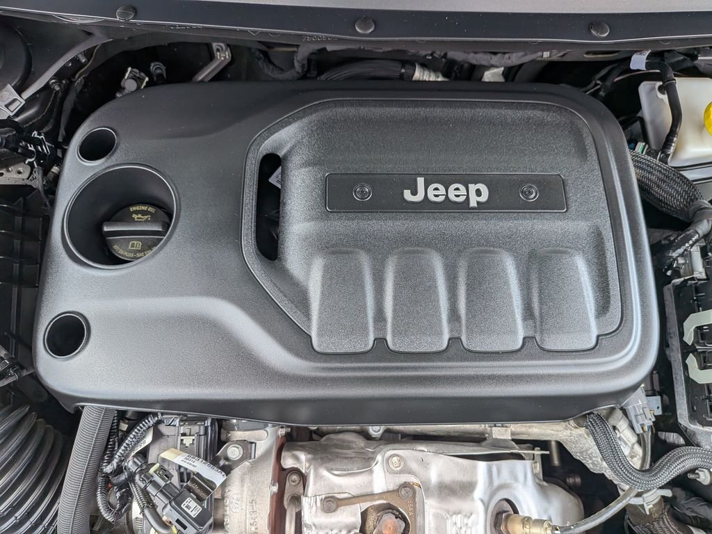 Used 2022 Gray Jeep Limited image 13