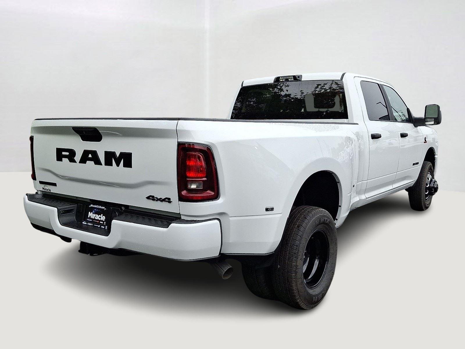 New 2026 Bright White Clear-Coat Exterior Paint RAM Big Horn image 3