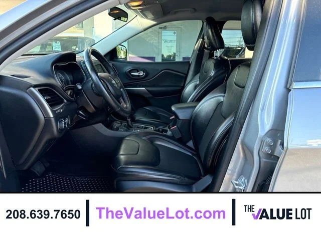 Used 2019 Silver Jeep Latitude Plus image 21
