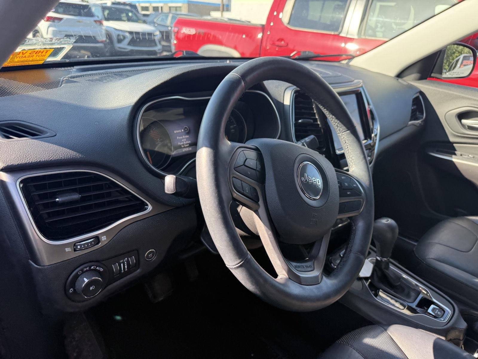 Used 2019 Diamond Black Crystal Pearlcoat Jeep Limited image 11