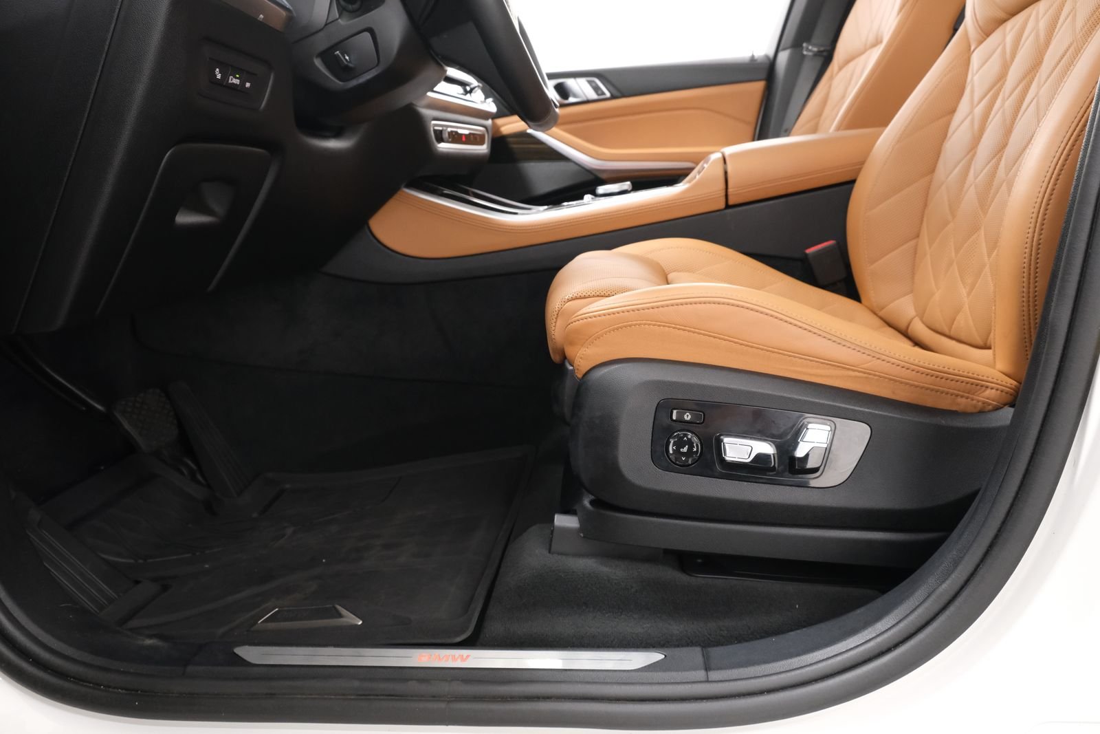 Used 2024 Alpine White BMW xDrive40i image 31
