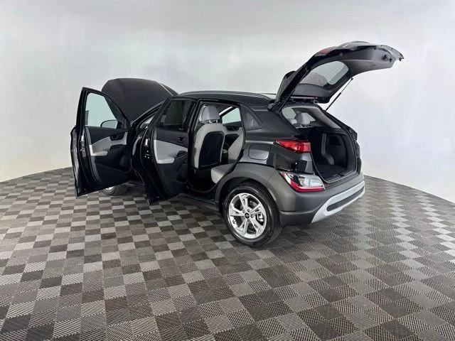 Used 2023 Black Hyundai SEL image 18