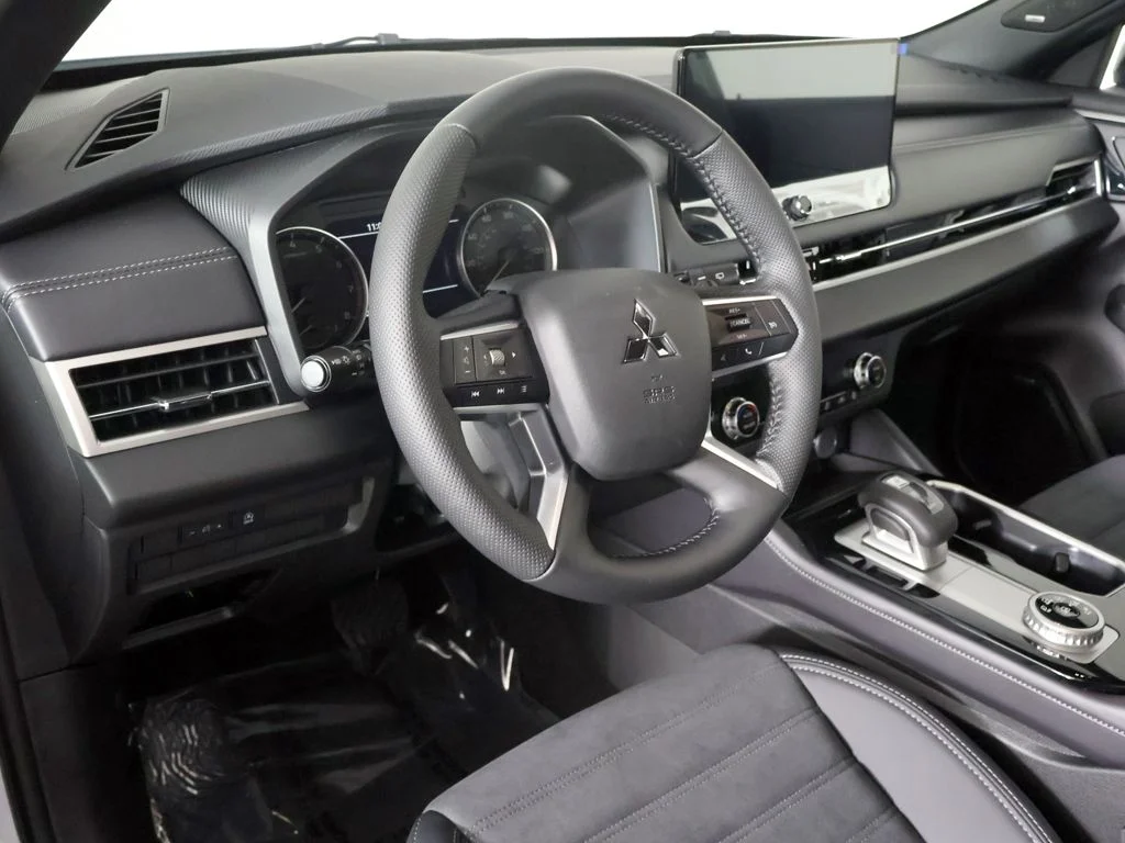New 2026 White Mitsubishi LE 1.5T 2WD image 26