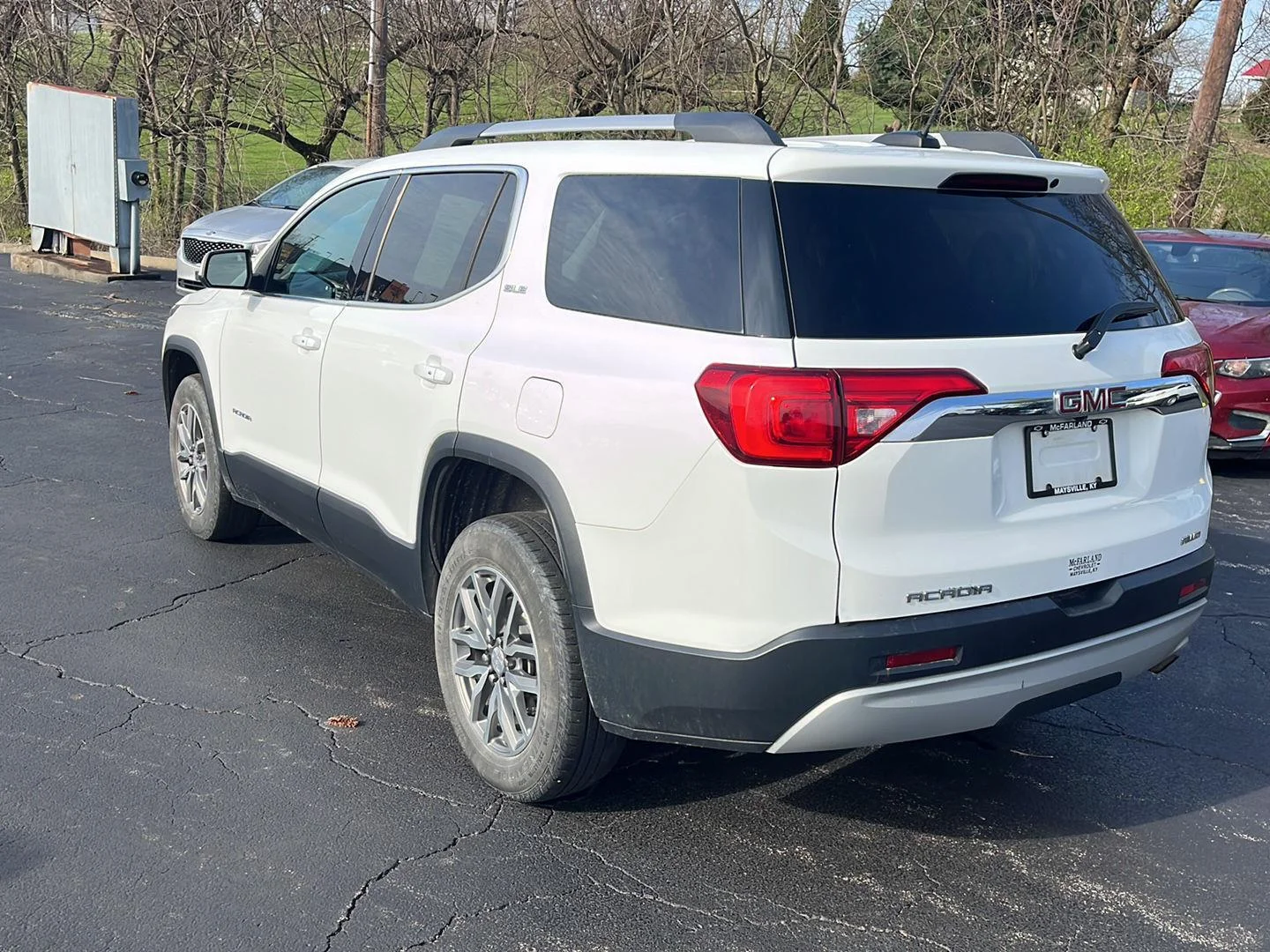 Used 2019 SUMMIT WHITE GMC SLE image 3