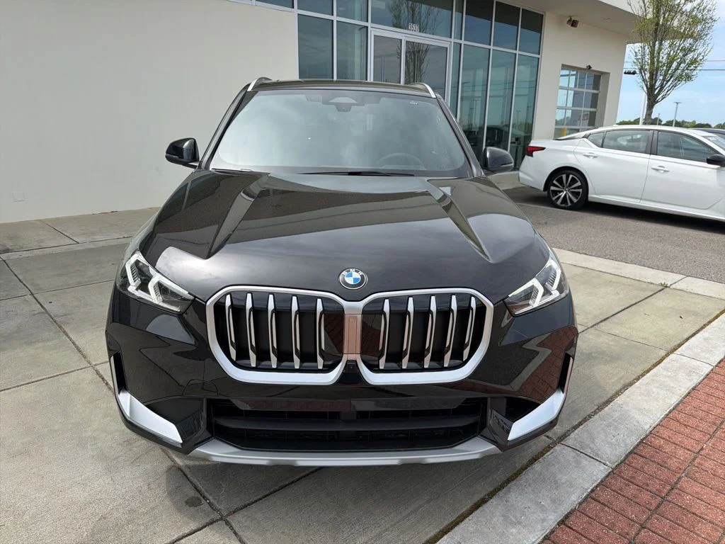 Used 2026 Black BMW xDrive28i image 2