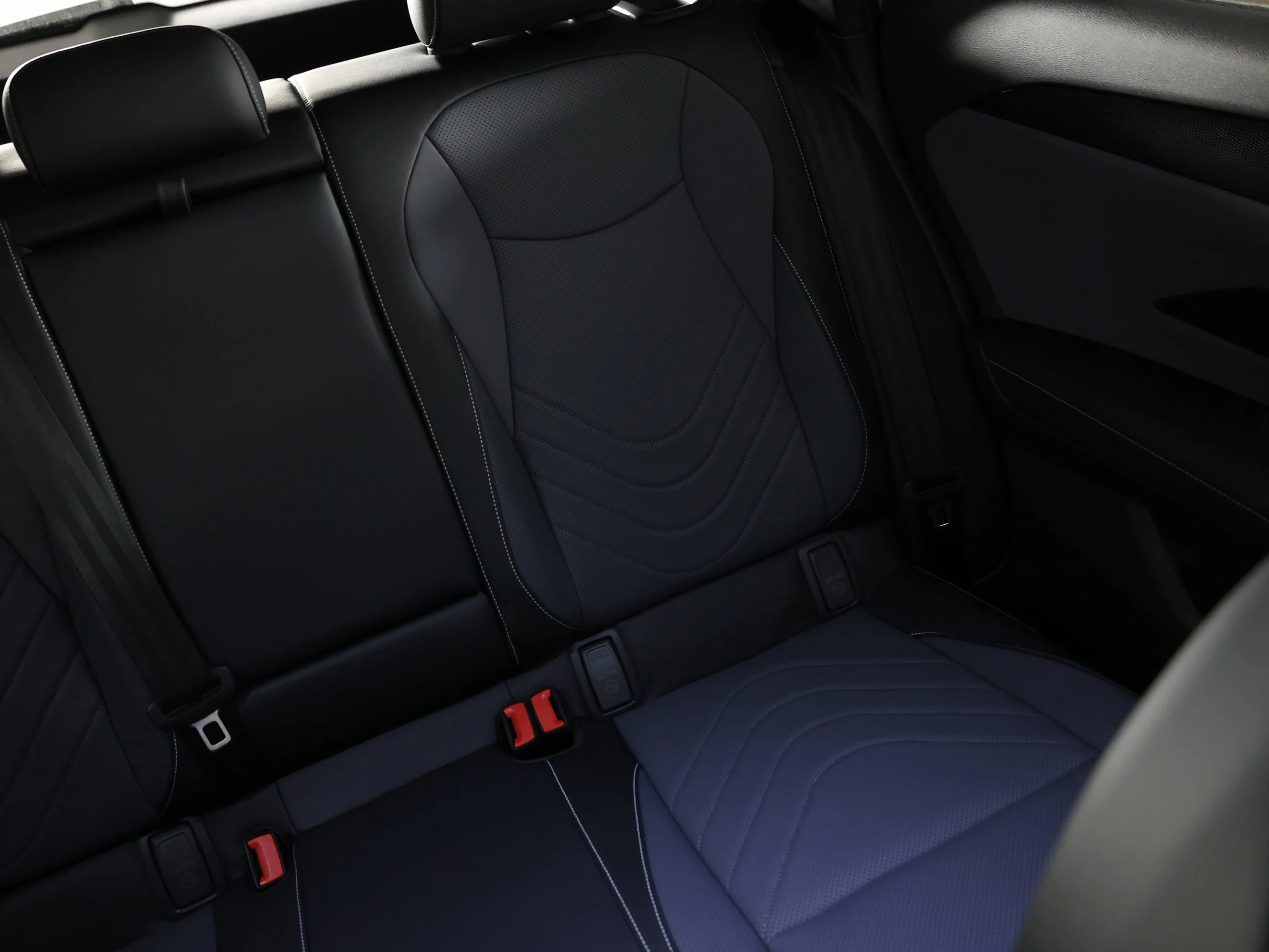 New 2026 Sandstone w/Deep Black Roof Volkswagen SE R-Line Black image 11