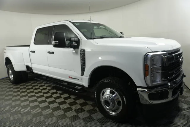 New 2027 Oxford White Ford F-350® XLT image 2