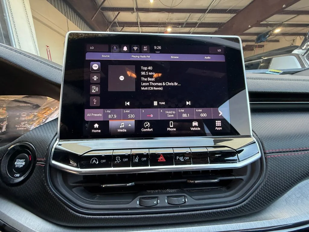 Used 2025 Silver Jeep Trailhawk image 21